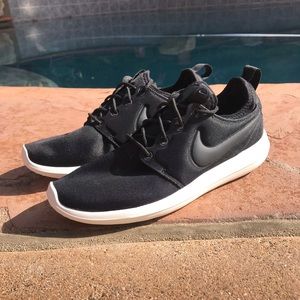 NEW nike roshe